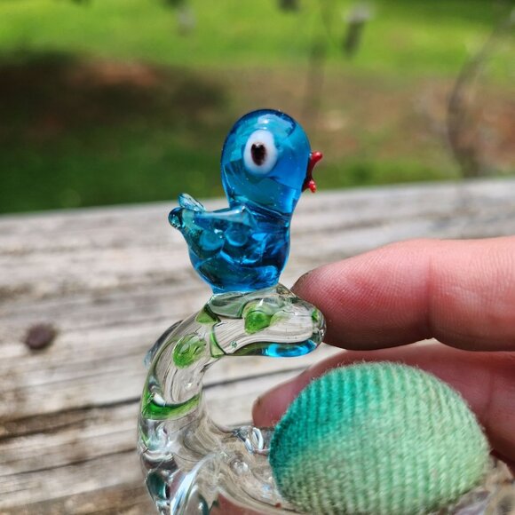 Vintage Art Glass Bird Felt Nest Pin Cushion With Blue Bird on Nest Green Accent - Picture 8 of 9